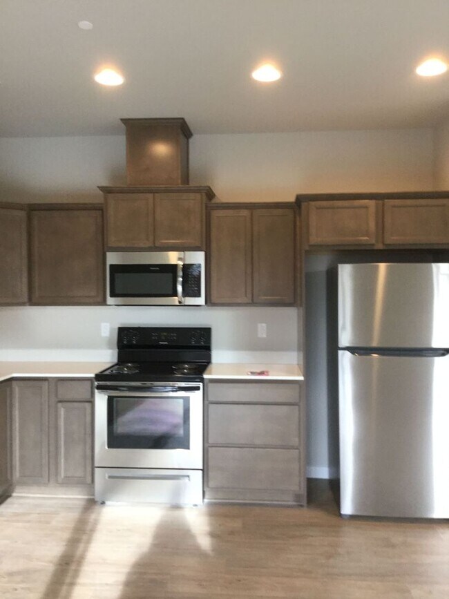 Building Photo - Modern 4BD 2.5BA in LSSD