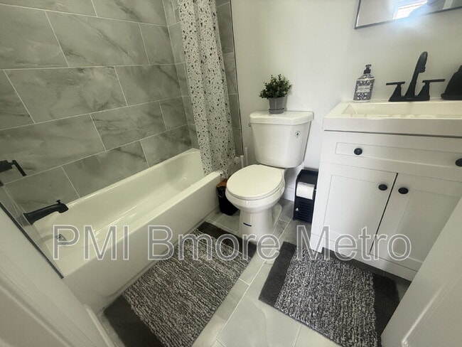 Building Photo - 1756 E North Ave