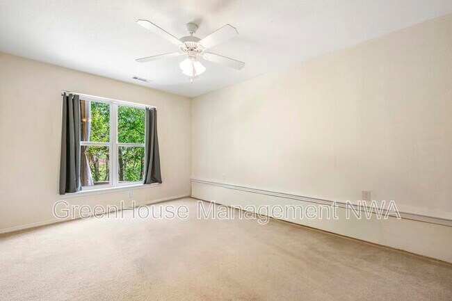 Building Photo - 28 Latshaw Dr