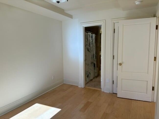 Building Photo - Epic REA- Serene 2 BR/1 BA Flat w/Private Deck & Yard in Lone Mountain