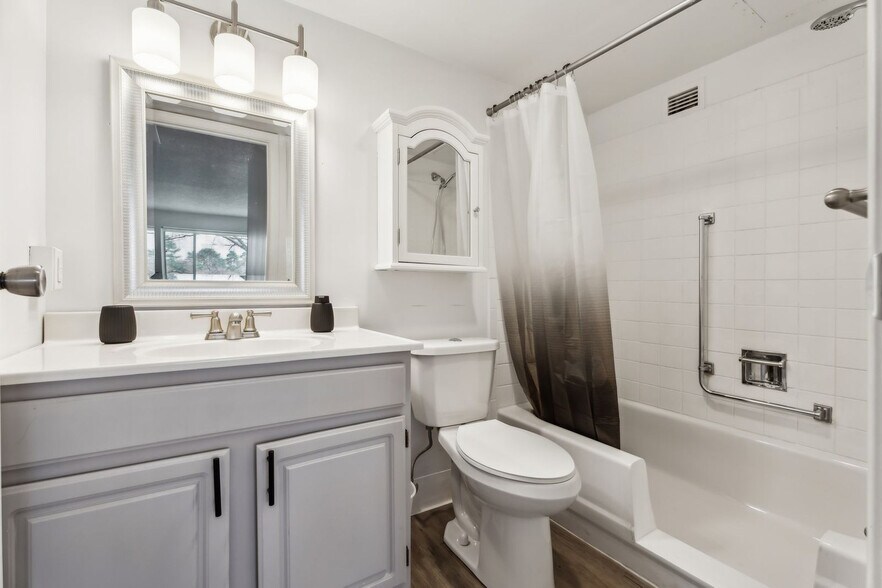 Building Photo - 1711 Bellevue Ave