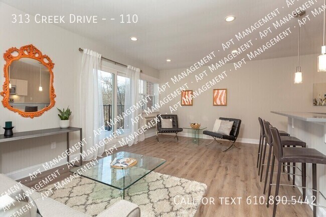 Building Photo - 313 Creek Dr