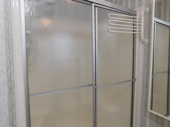 Building Photo - 16300 Pine Ridge Rd