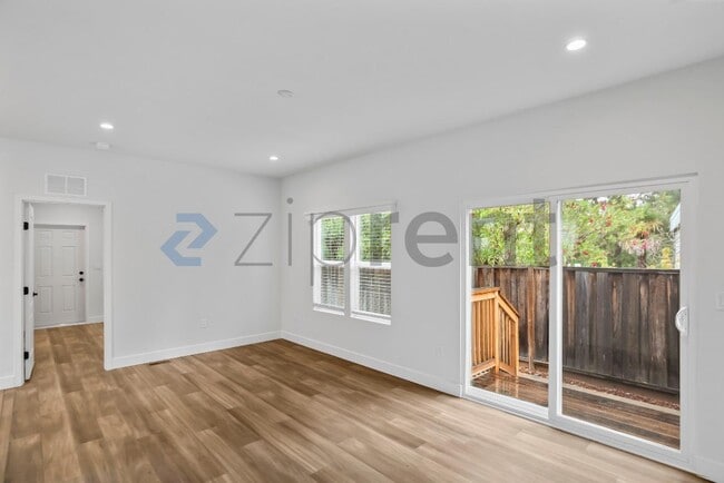 Building Photo - 10112 Westminster Ct