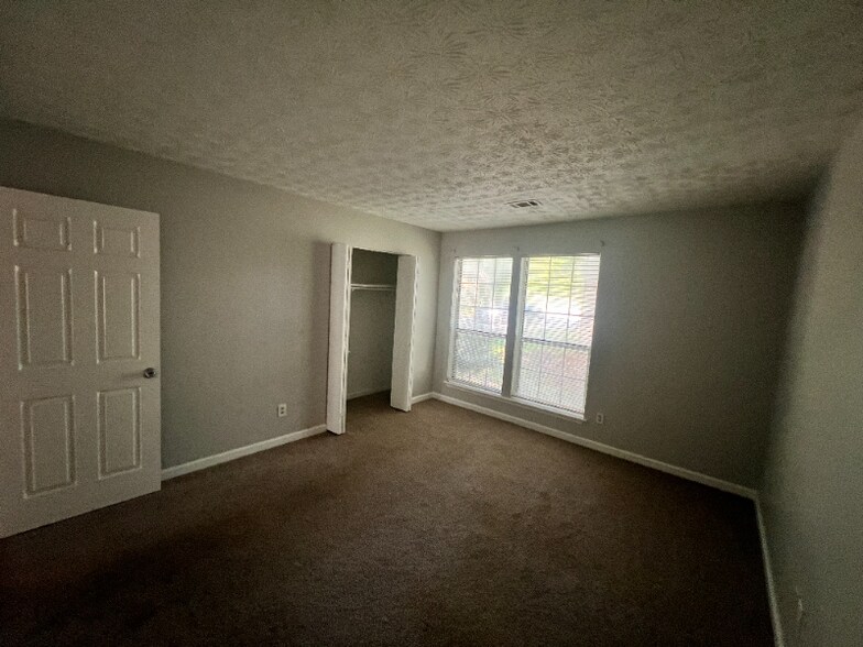 Building Photo - 324 Blue Heron Dr