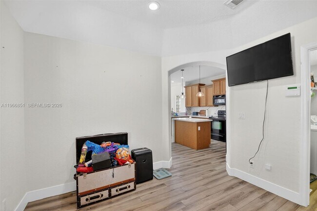 Building Photo - 9041 Silver Glen Way