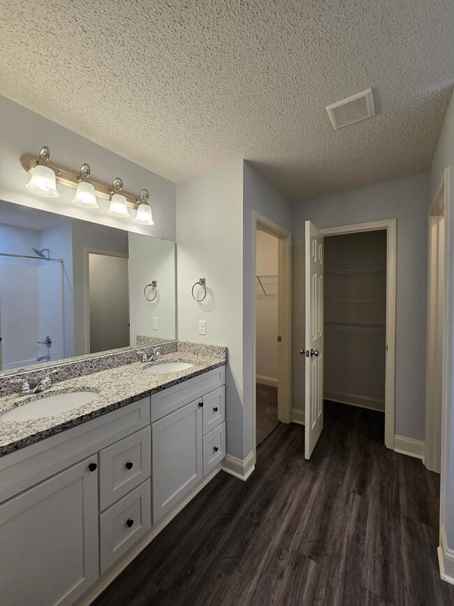 Building Photo - 982 Westfield Ct