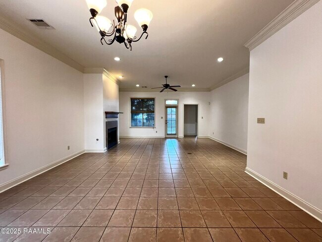 Building Photo - 125 Oakbend Dr