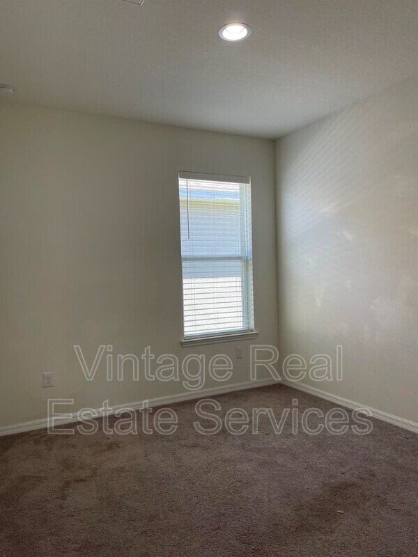 Building Photo - 7905 Silver Clover Ct