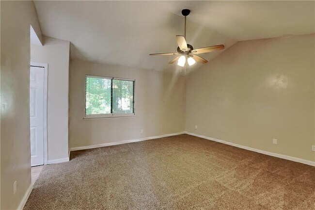 Building Photo - 1174 Empire Cir