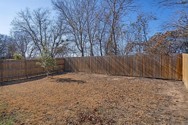 Building Photo - 352 Sickle Lp