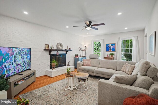 Building Photo - 6117 Larstan Dr