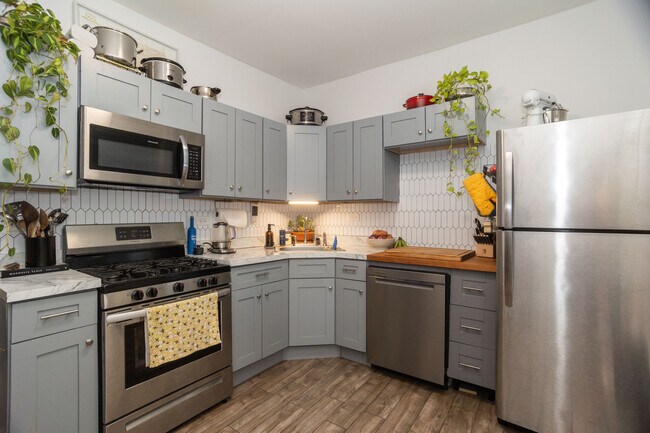 Building Photo - 2906 N Harding Ave