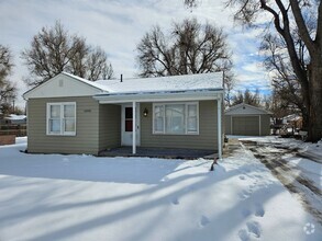 Building Photo - Adorable Light and Bright Refinished 2 Bed...