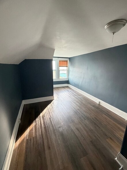 Building Photo - 20 Elm St