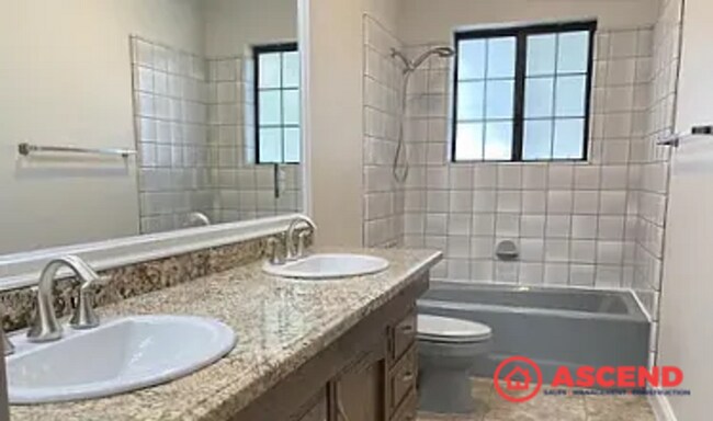 Building Photo - Gorgeous Northwest Bakersfield Home with H...
