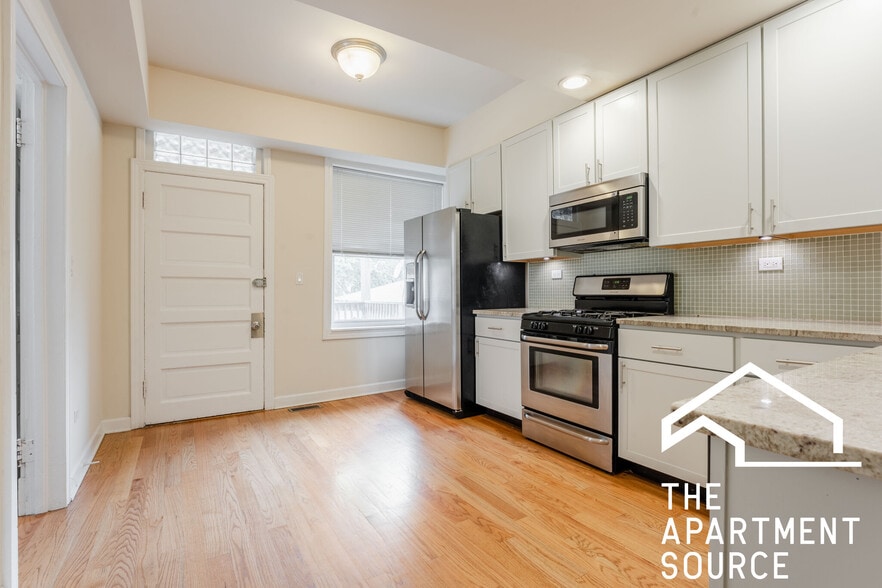 Building Photo - 2660 N Ashland Ave