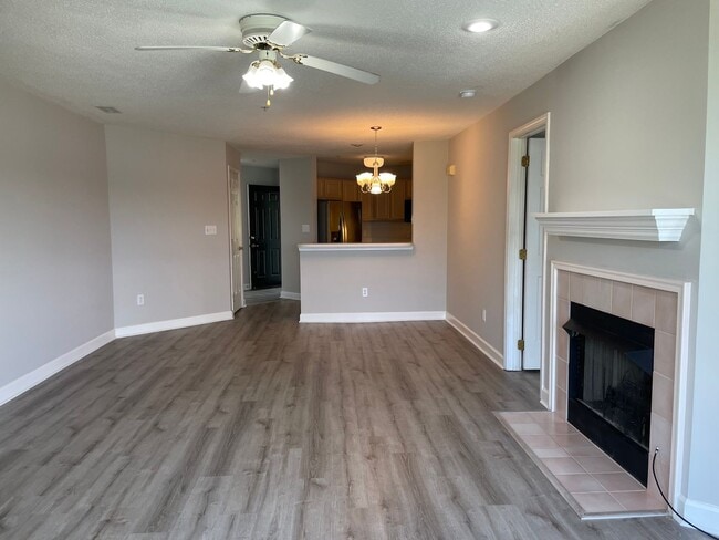 Building Photo - 2BR Waterfront Condo in Davidson. Enjoy Beautiful Year Round Lake Views!