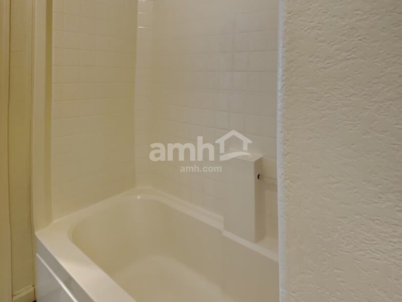 Building Photo - 9255 W Brown St