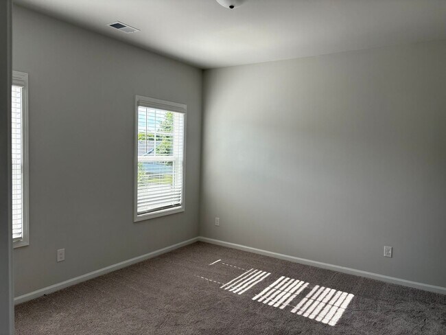 Building Photo - Charming 3BR Townhome in Adairsville