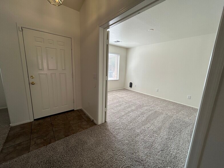 Building Photo - 8217 S 45th Ln