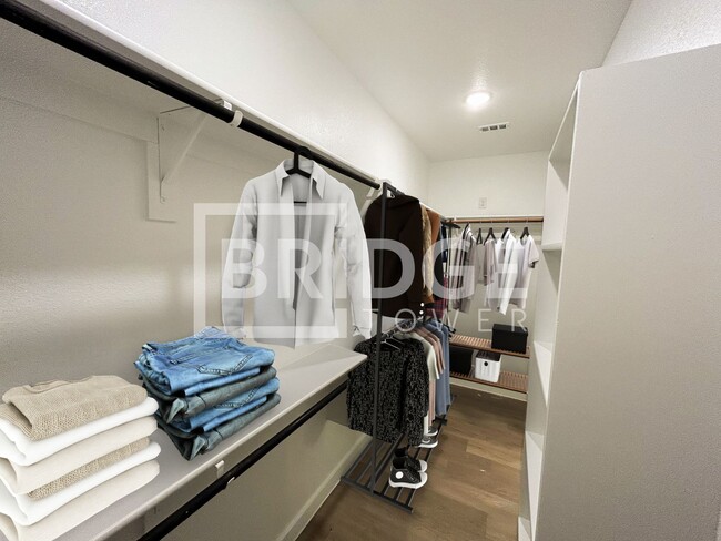 Building Photo - AMITY PLAN