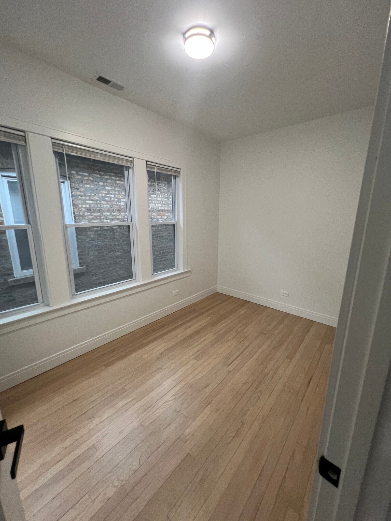 Building Photo - 2836 W 40th St