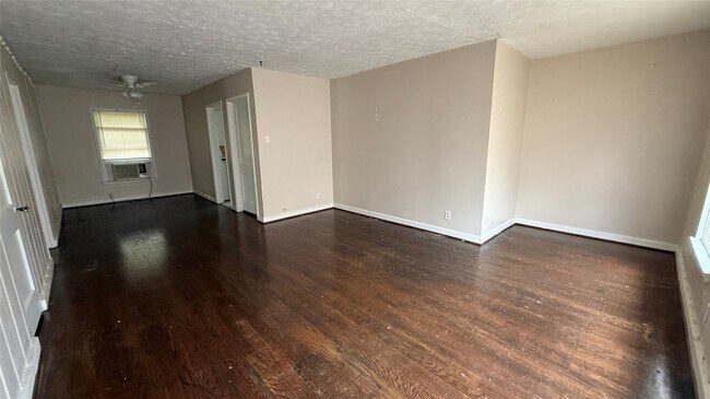 Building Photo - 4420 Roseland St