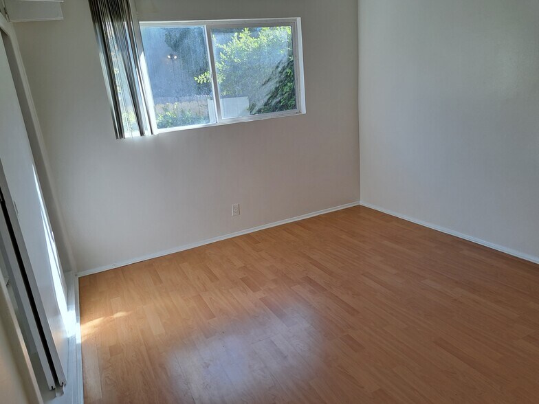 Building Photo - 630 Westbourne Dr