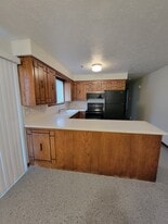 Building Photo - 211 W Glenmore Dr
