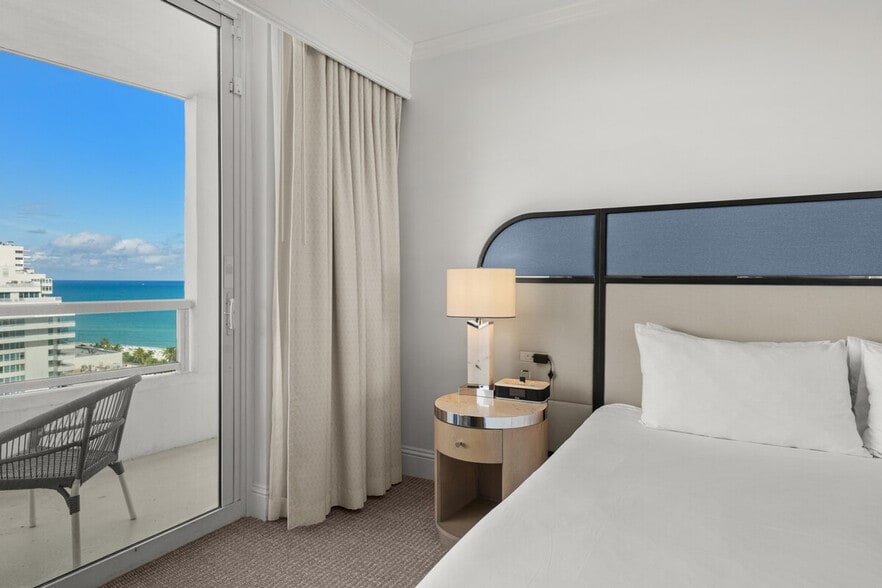 Building Photo - 4441 Collins Ave