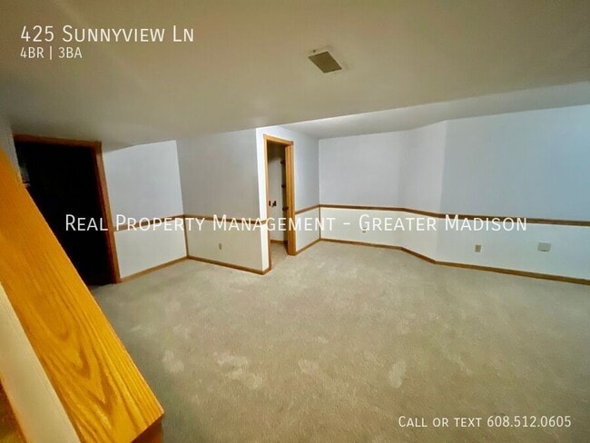 Building Photo - 425 Sunnyview Ln