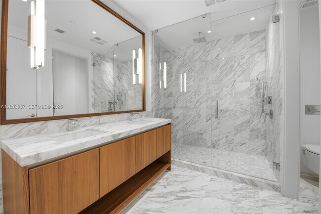 Building Photo - 175 SE 25th Rd