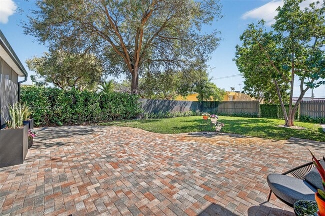 Building Photo - 252 SW 23rd St