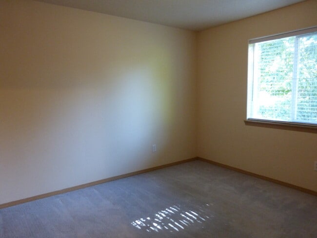 Building Photo - Great Home in SE Portland for Lease !! Pet...