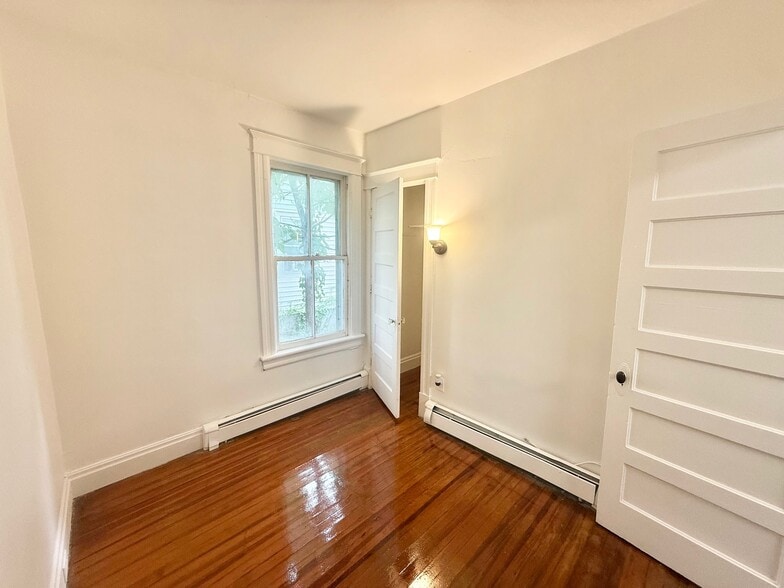 Building Photo - 374 3rd Ave