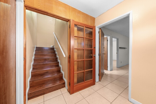 Building Photo - 1337 Douglas St