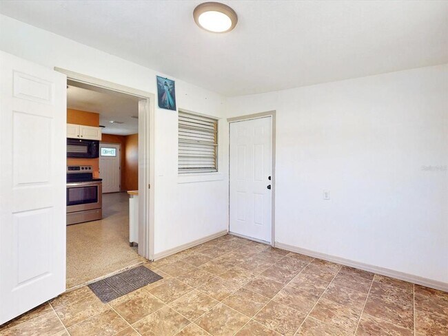 Building Photo - 2502 N Beaumont Ave