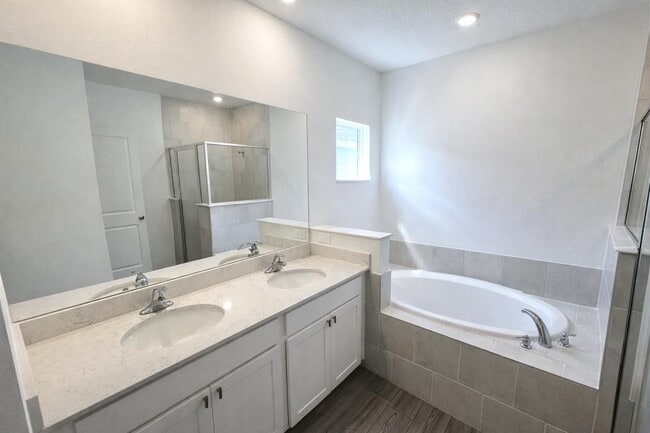 Building Photo - 4713 SW 83rd Lp
