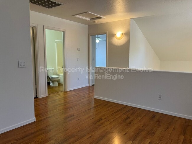 Building Photo - 10621 W Poinsettia Dr