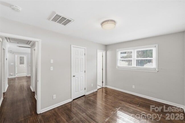 Building Photo - 2521 Dora Dr