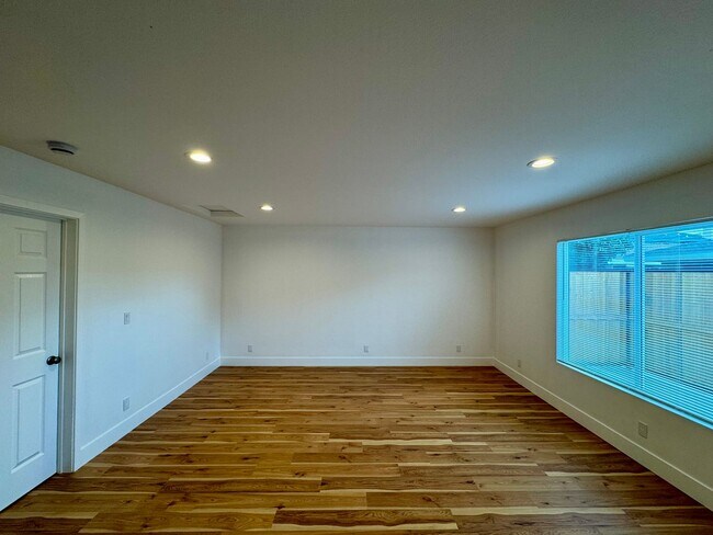 Building Photo - Large & Newly Constructed 1 bed 1 Bath Apartment for Rent In Los Alamitos!