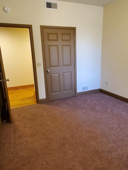 Building Photo - 3428 Bedminster Rd