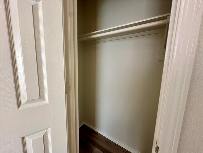 Building Photo - 15631 Barber Grove Ln