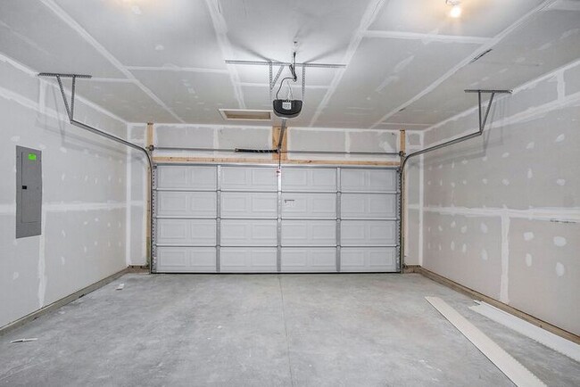 Building Photo - 111 Iris Ct