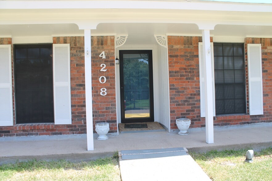 Building Photo - 4208 Arbor Dr