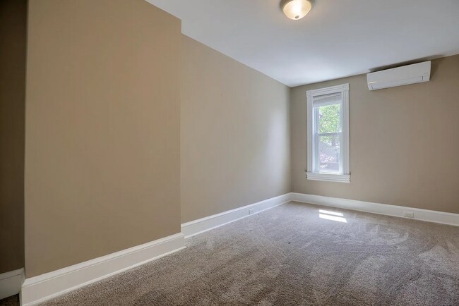 Building Photo - 28 E Vine St