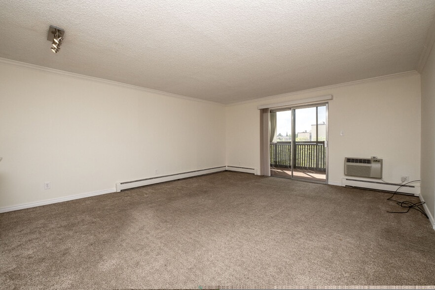 Living Room - 3470 S Poplar St