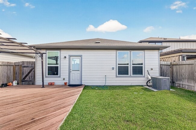 Building Photo - 16039 Kingfield Haven Dr