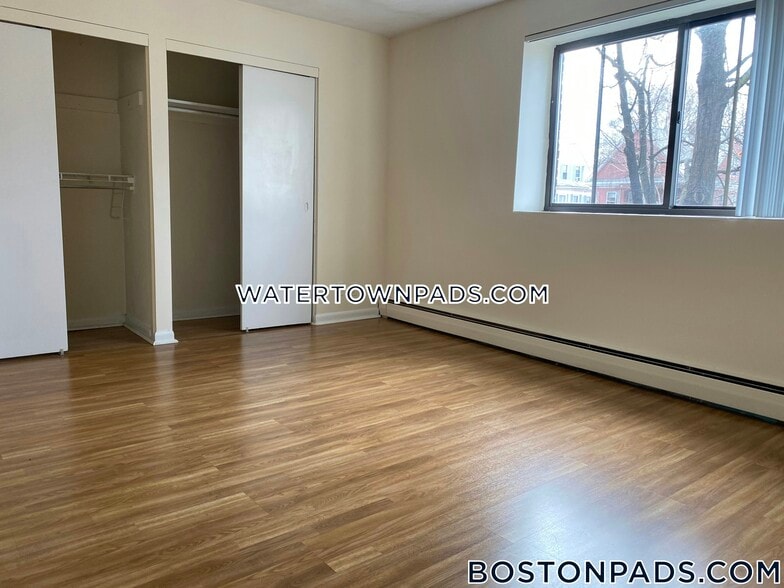 Building Photo - 245 Main St